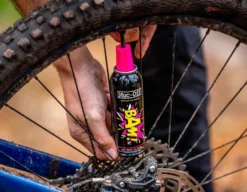 Muc-Off Bombe Anti-crevaison B.A.M 5 Muc-Off Bombe Anti-crevaison B.A.M -VTT Ventes 2023 426678
